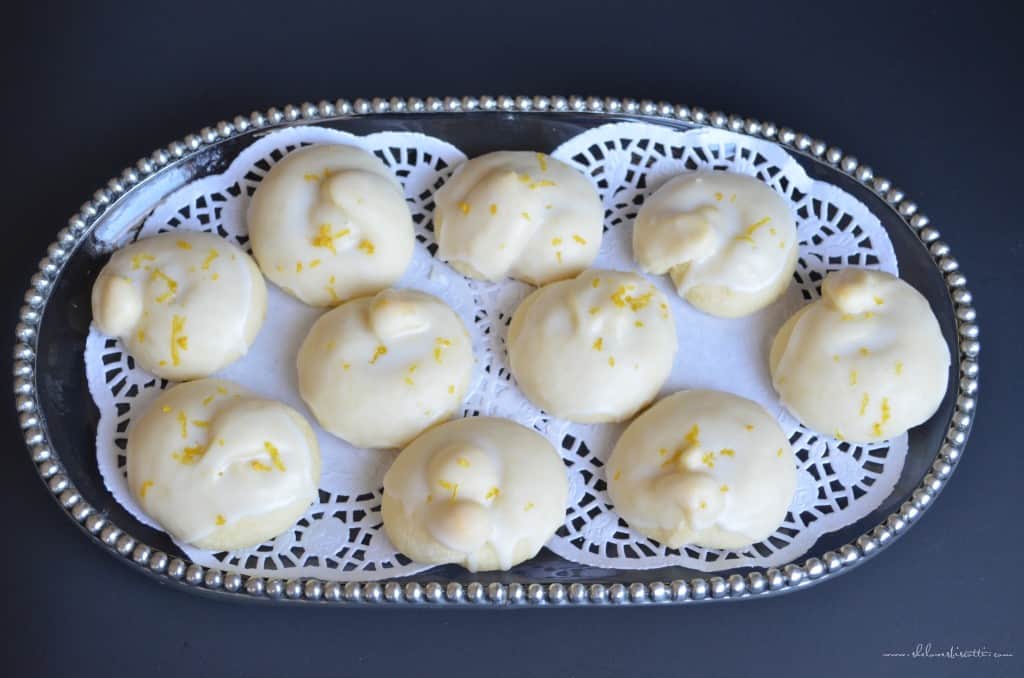 An overhead photo of lemon cookies.