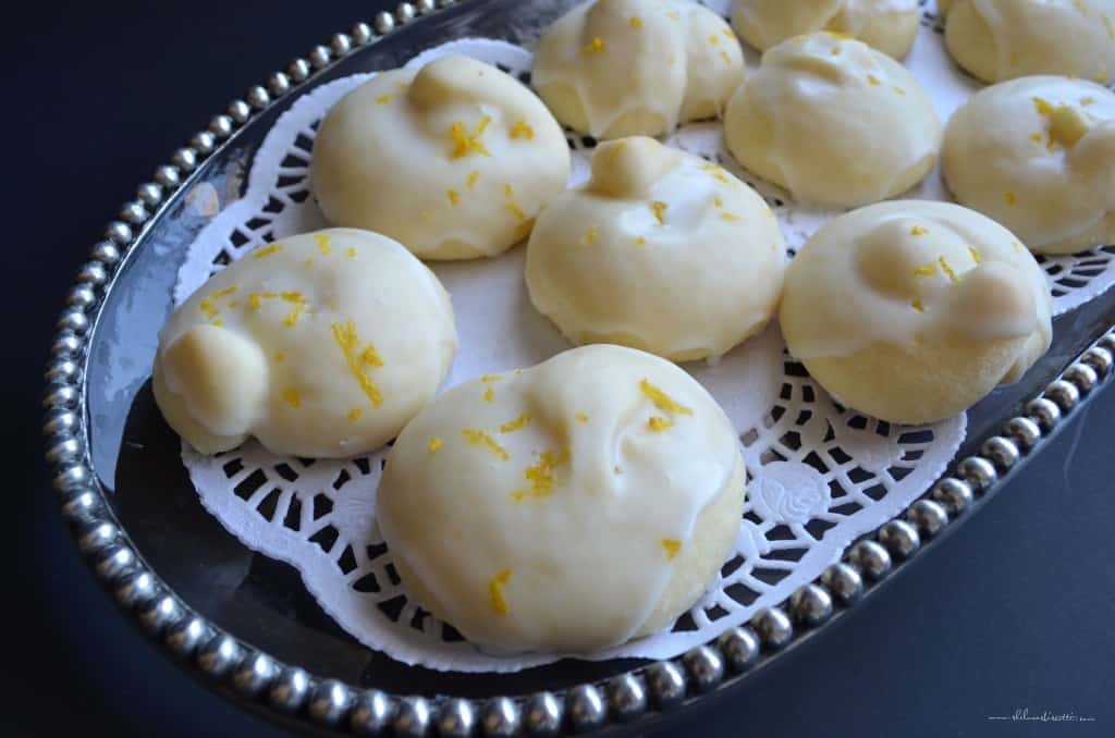 Tarallucci Cookies on a platter.