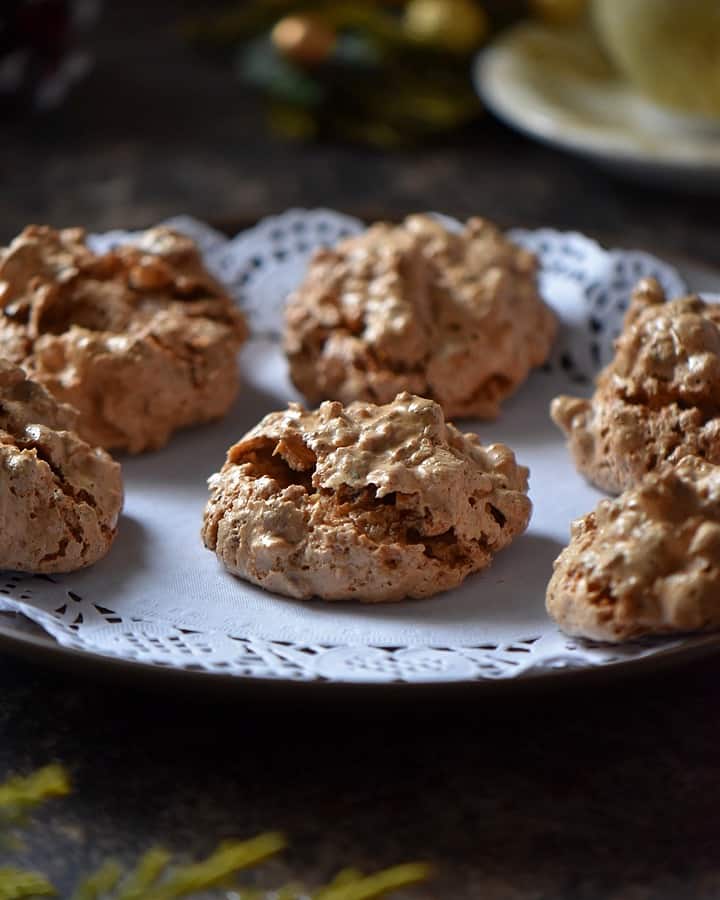 A crispy looking brutti ma buoni Italian cookie on a platter.