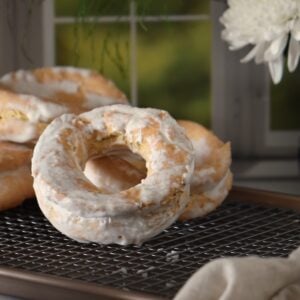 Glazed taralli on a cooling rack.