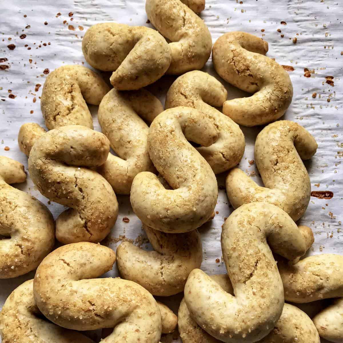 A pile of whole wheat Italian cookies.