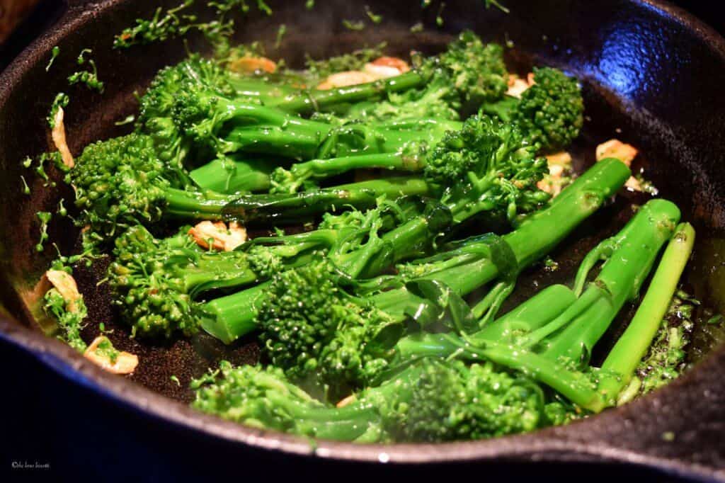 Easy Garlicky Sauteed Broccolini