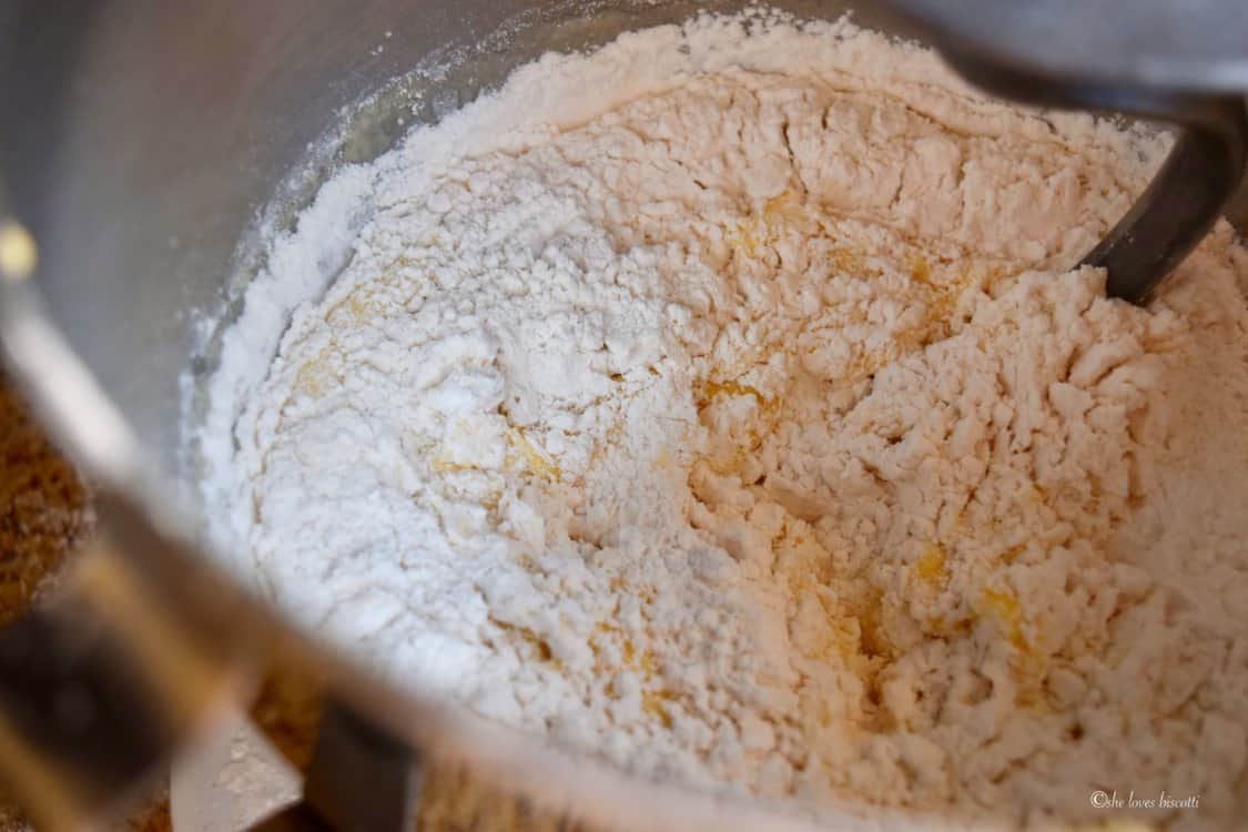 Flour mixture for the taralli.