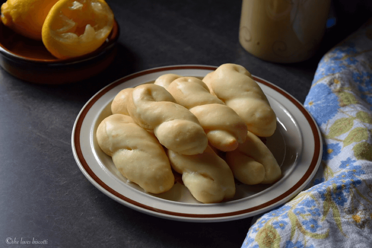 A plate of lemon cookies.