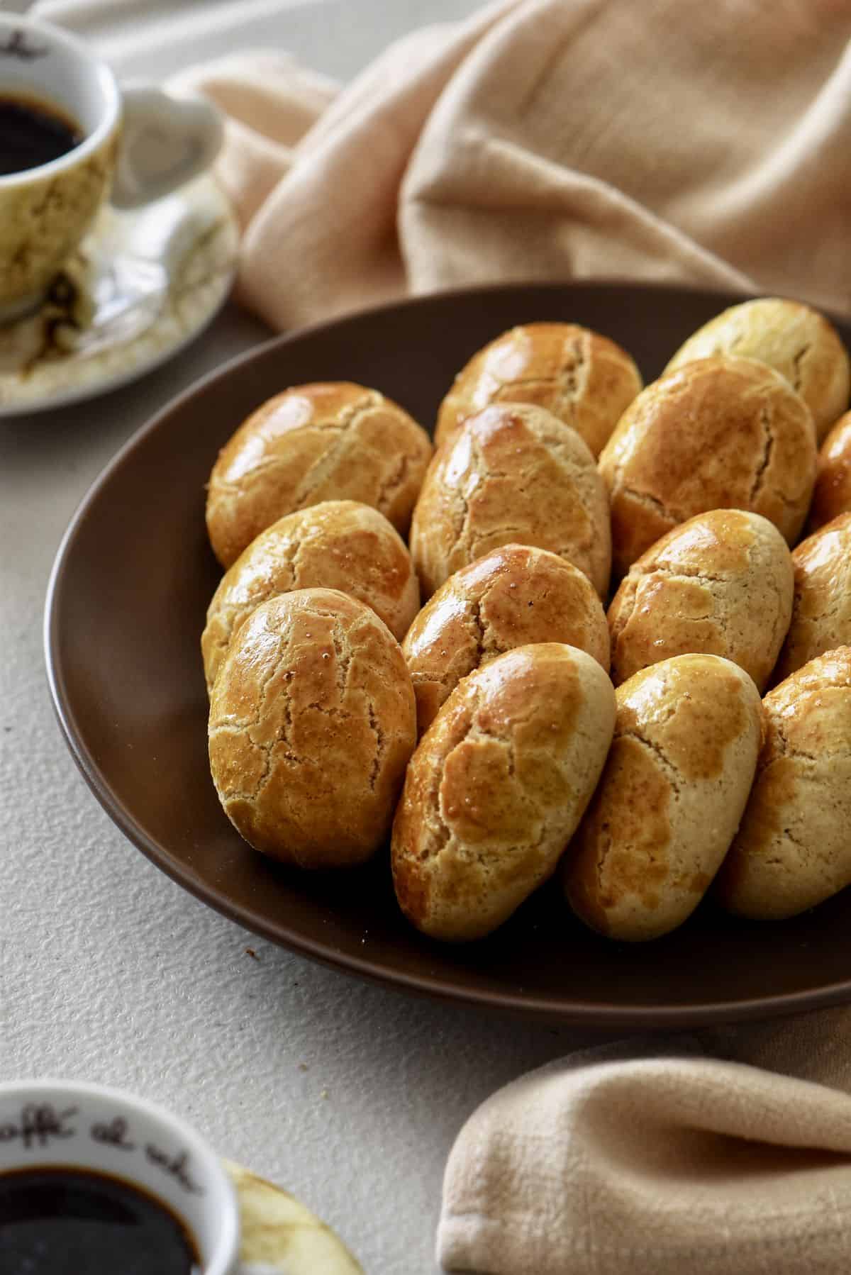 Cookies baked with honey on a brown plate.