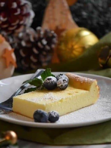 Ricotta cake on a cake platter.