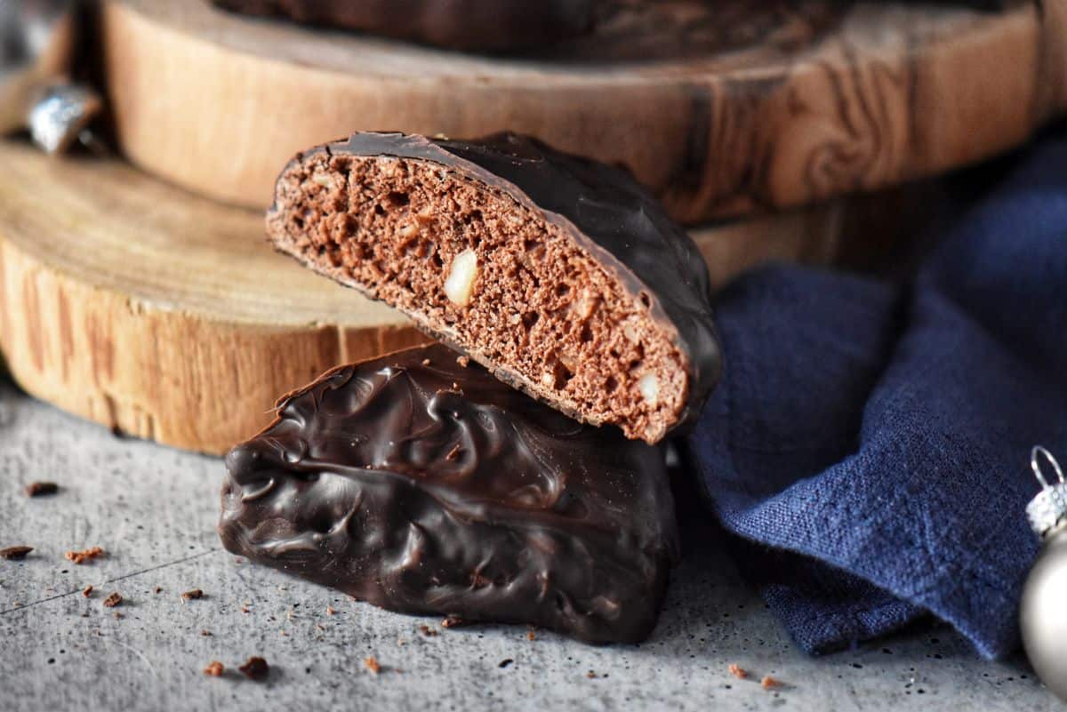 A mostaccioli cookie sliced in half.
