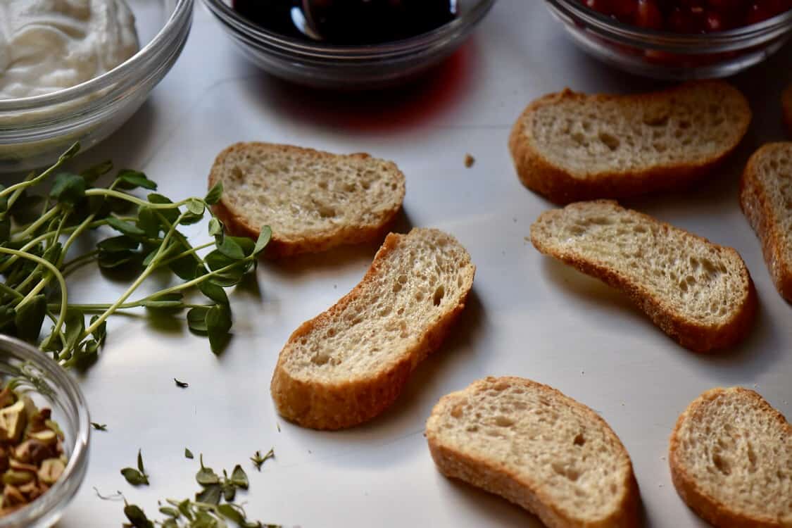 Some of the ingredients required for this crostini recipe.