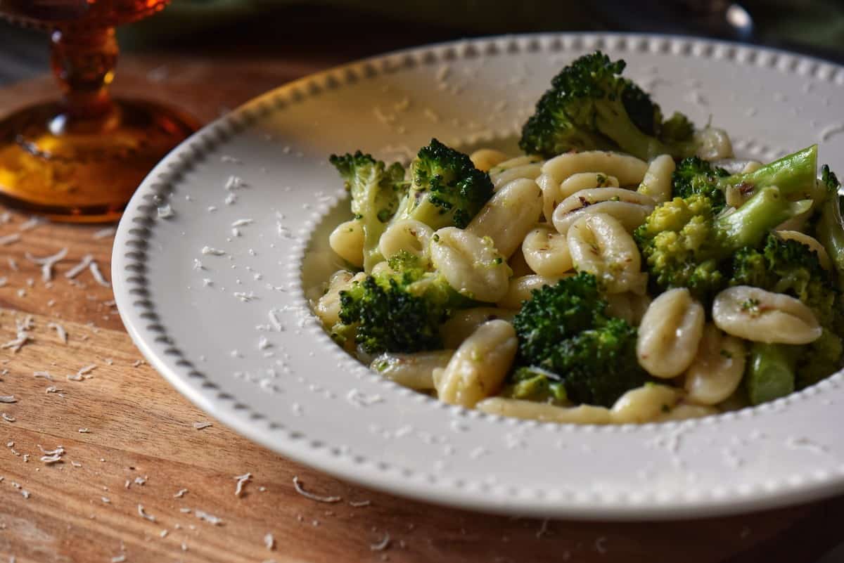 A close up of the green and white combination of broccoli and cavatelli.