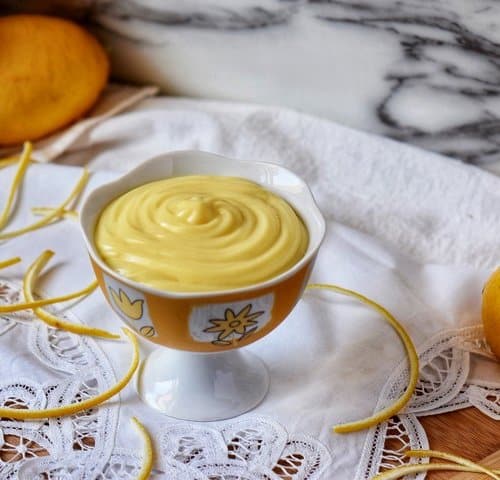 Freshly made pastry cream in a serving dish.