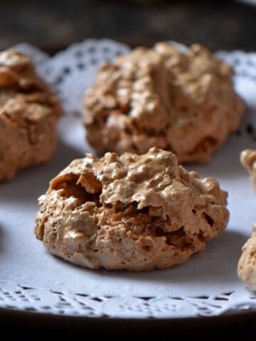 A crispy looking brutti ma buoni Italian cookie on a platter.