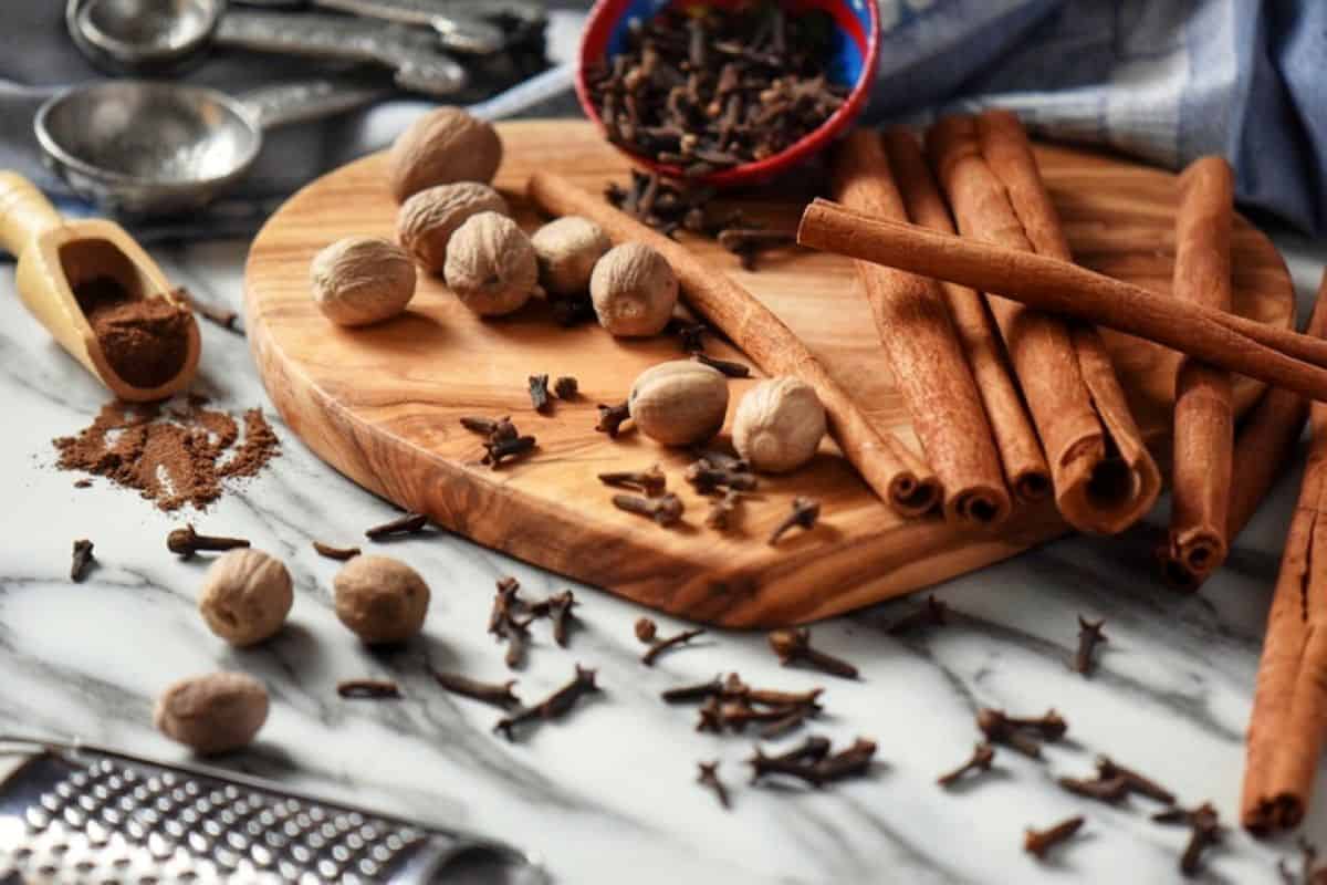 Easy allspice recipe made with cinnamon, cloves, and nutmeg.