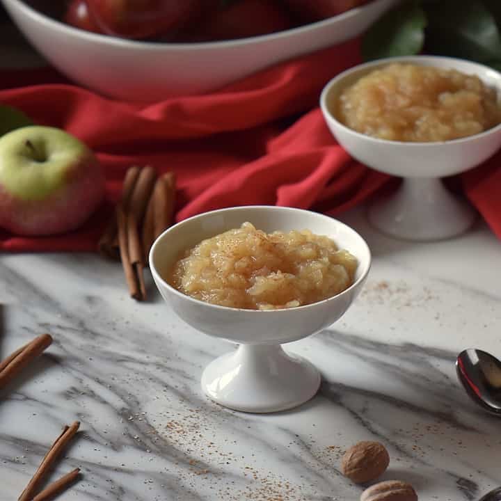 Easy Homemade Chunky Applesauce [Sugar