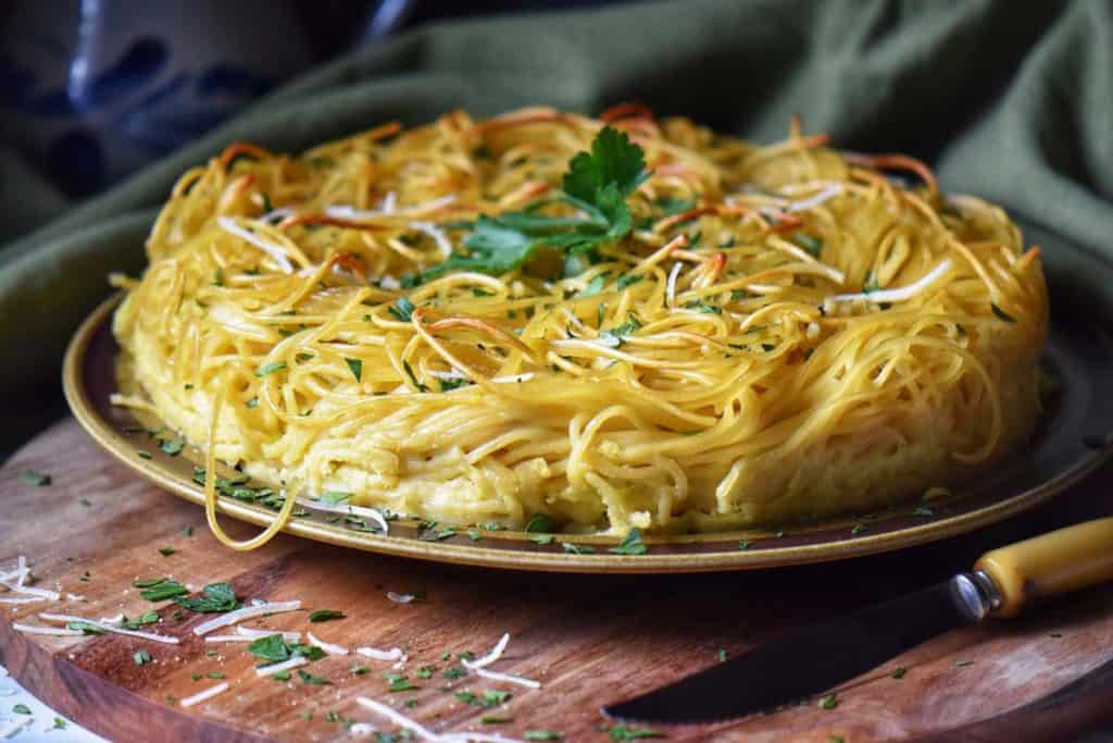 A round dish of spaghetti pie.