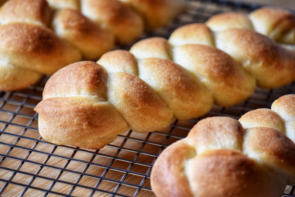 Mini loaves of sweet breads on a cooling rack.