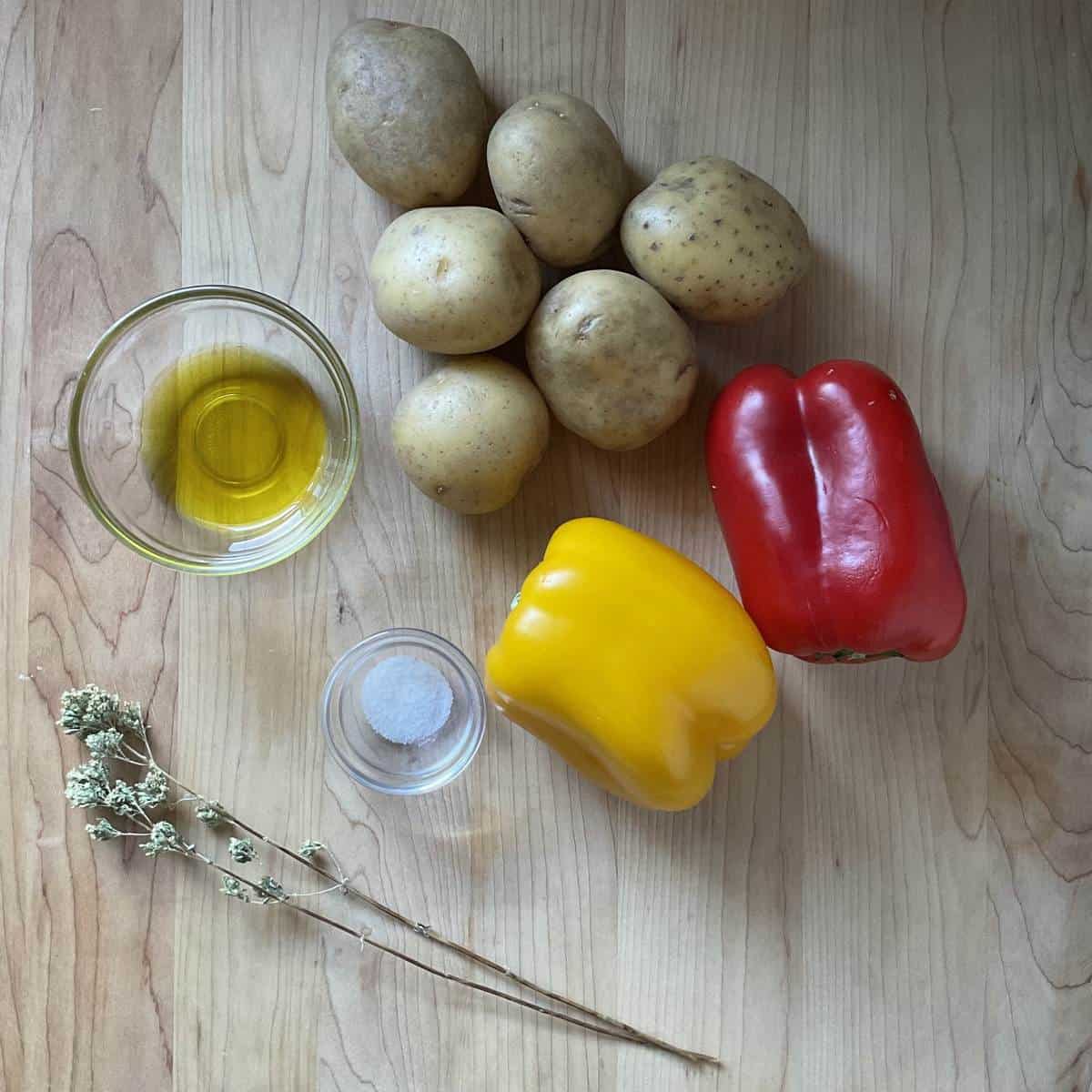 Ingredients to make pipi e patate on a wooden table.