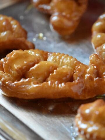 A festive looking platter of honey drenched Caragnoli.