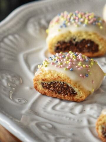 Italian fig cookies on a platter.