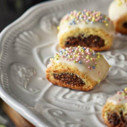 Italian fig cookies on a platter.
