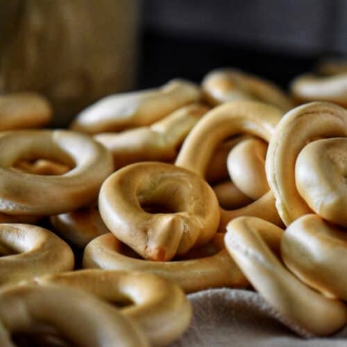 Mamma nonna taralli in a wicker basket.