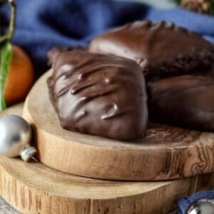 Mostaccioli cookies on a wooden board.