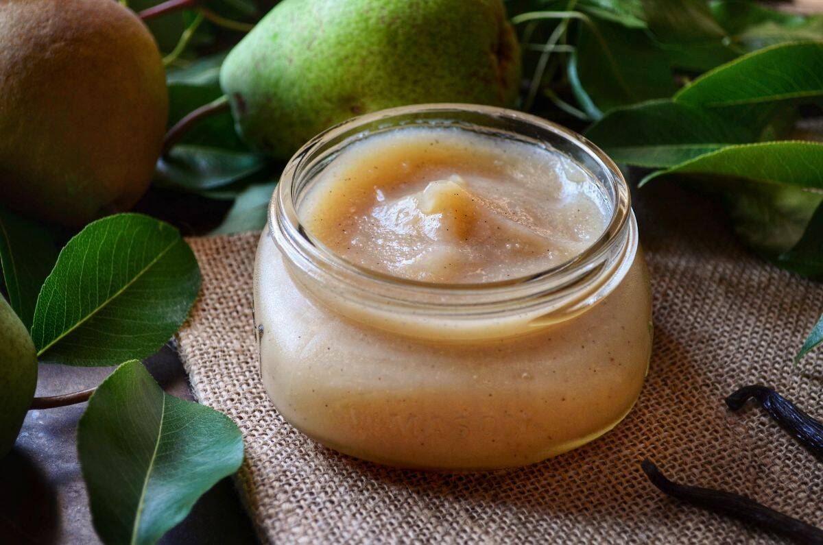 Vanilla Pear butter portioned in a jar.