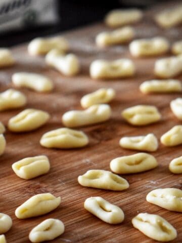 Cavatelli on a wooden board.