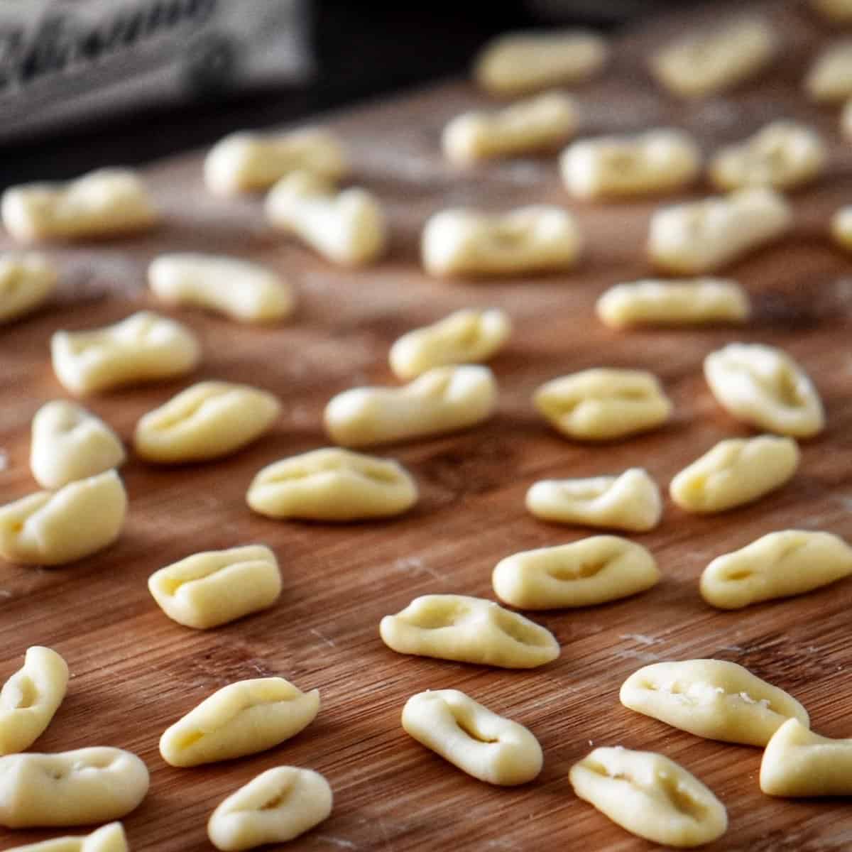 Cavatelli on a wooden board.