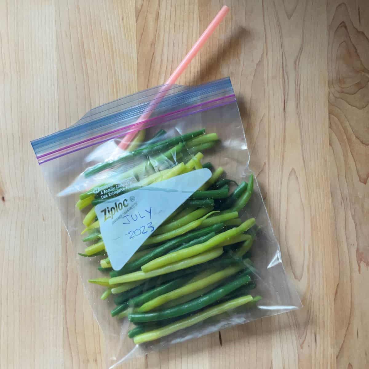 Yellow and green beans in a ziploc bag.