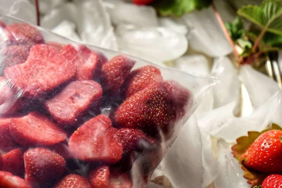 The final step on freezing strawberries involves transferring the frozen strawberries in a plastic bag. 