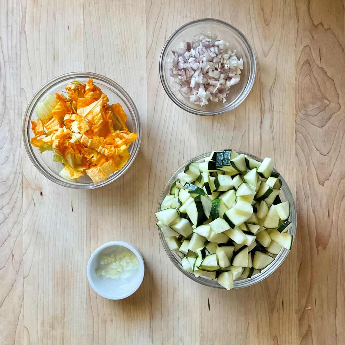 Chopped up vegetables to make risotto with zucchini.