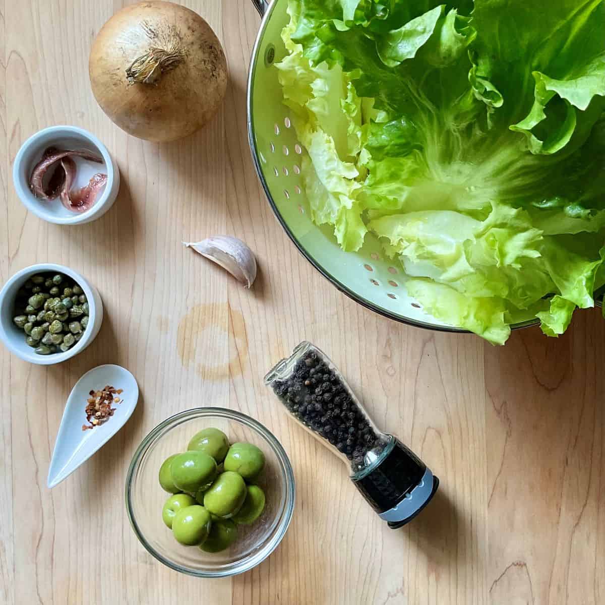 Ingredients to make pizza with escarole.