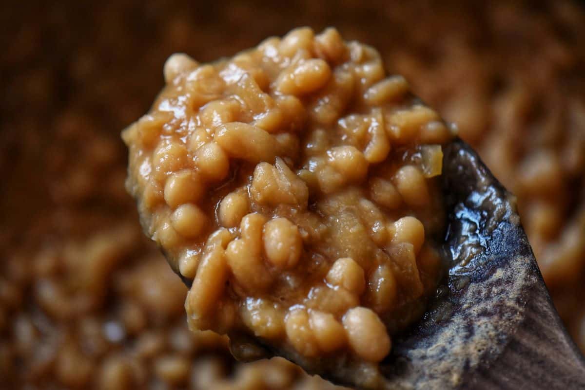 A close up photo of the texture of baked beans.